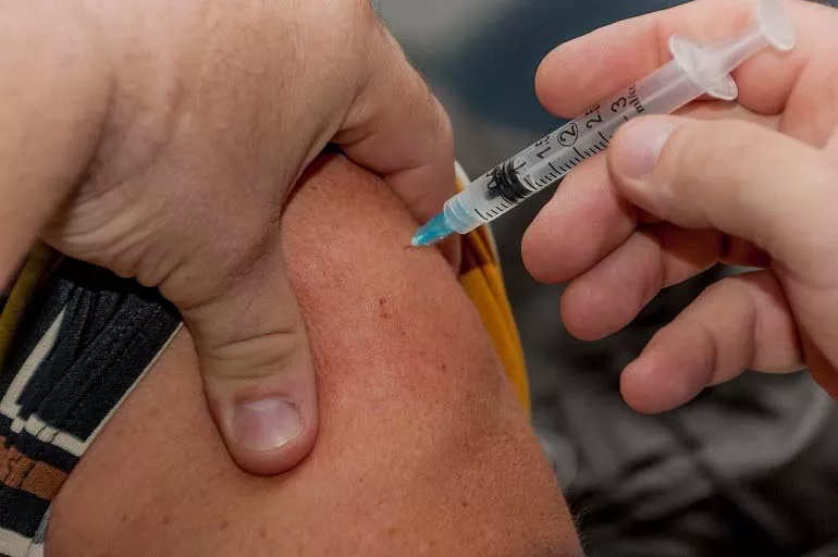 Kovid-19 aşılarını yaptıranların virüse yakalanma oranı yüzde birin altında