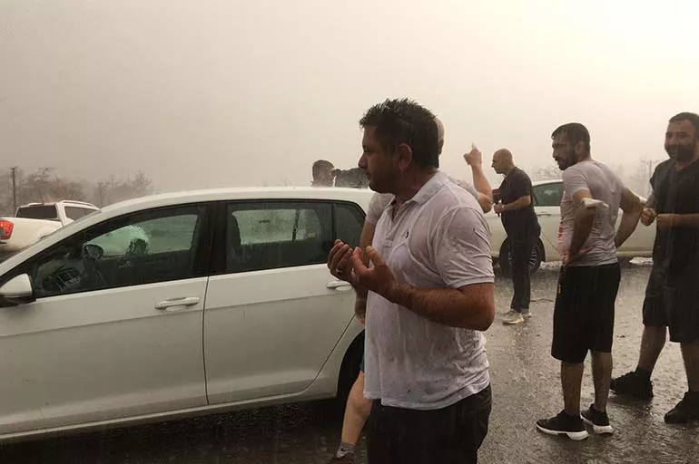 Manavgat'ta sağanak yağışı gören vatandaşlar şükür duası etti