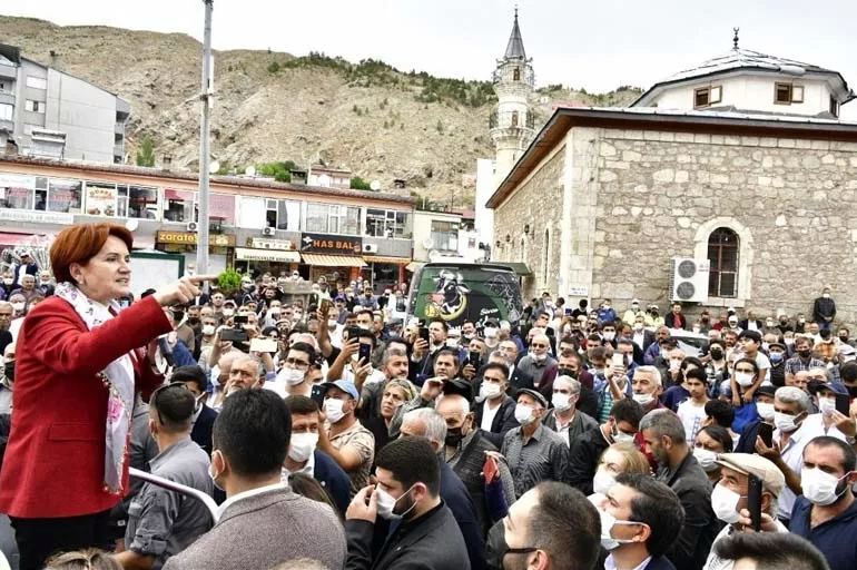 Meral Akşener'in Sivas'taki esnaf ziyareti sırasında gerginlik