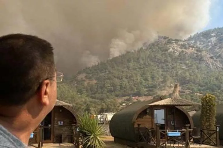 Milas Belediye Başkanı Milas'taki orman yangınının kritik eşiği aştığı noktasında vatandaşları uyardı