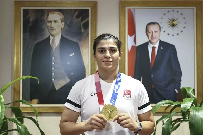 Olimpiyat şampiyonu Busenaz Sürmeneli'nin acı günü! Trabzonspor duyurdu