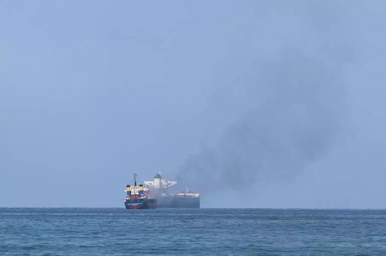 Son dakika: İskenderun Körfezi'nde büyük tehlike! Bir gemide yangın çıktı