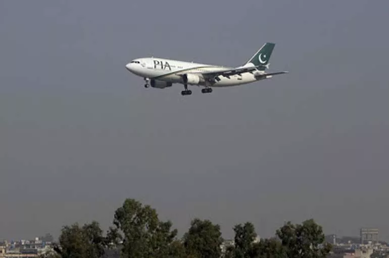 Son dakika: Pakistan'da eğitim uçağı düştü! 
