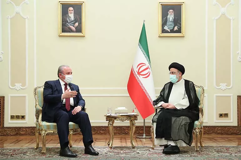 TBMM Başkanı Şentop İran Cumhurbaşkanı Reisi ile görüştü