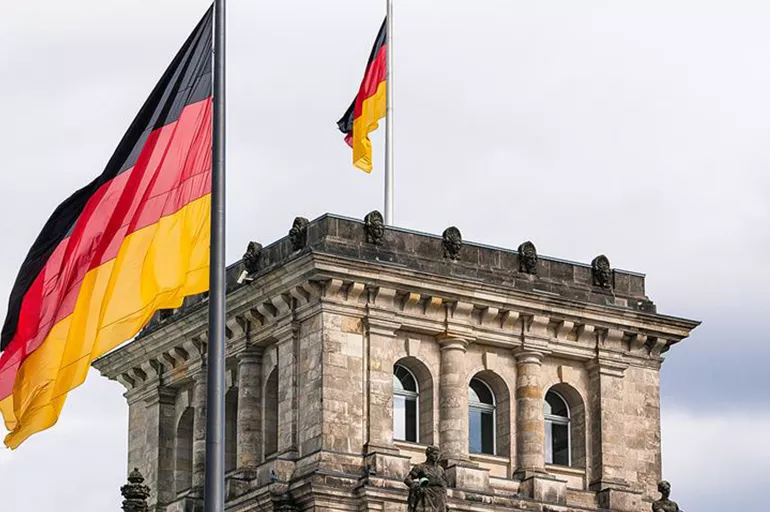Almanya'da FPD, CDU/CSU ve SPD'nin teklifini kabul etti