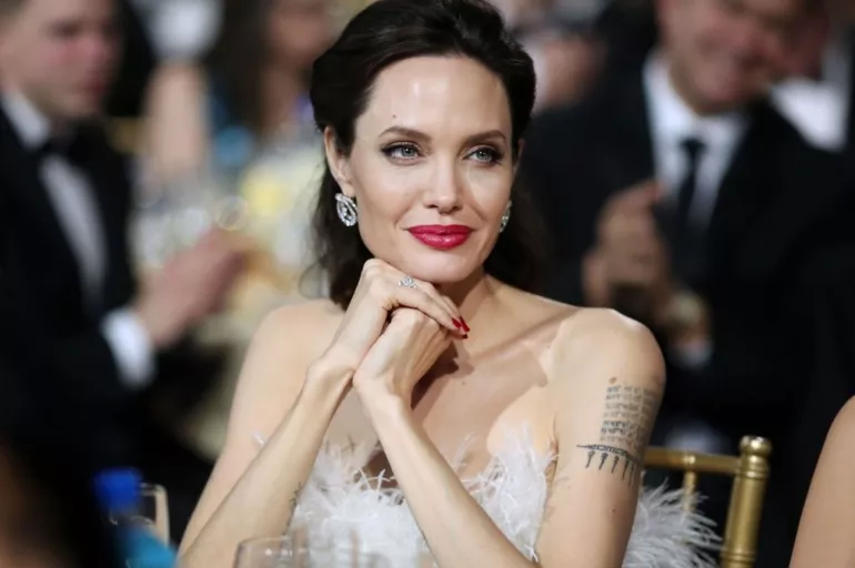 Angelina Jolie'den çocuk hakları kitabı