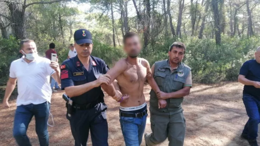 Antalya Manavgat'ta ormanı yakan hain suçüstü yakalandı