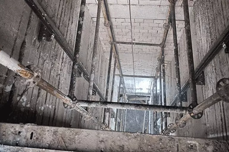 Asansörde çalışan işçiler elektrik akımına kapıldı: 2 ölü