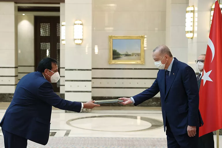 Bolivya'nın Ankara Büyükelçisi Cumhurbaşkanı Erdoğan'a güven mektubu sundu