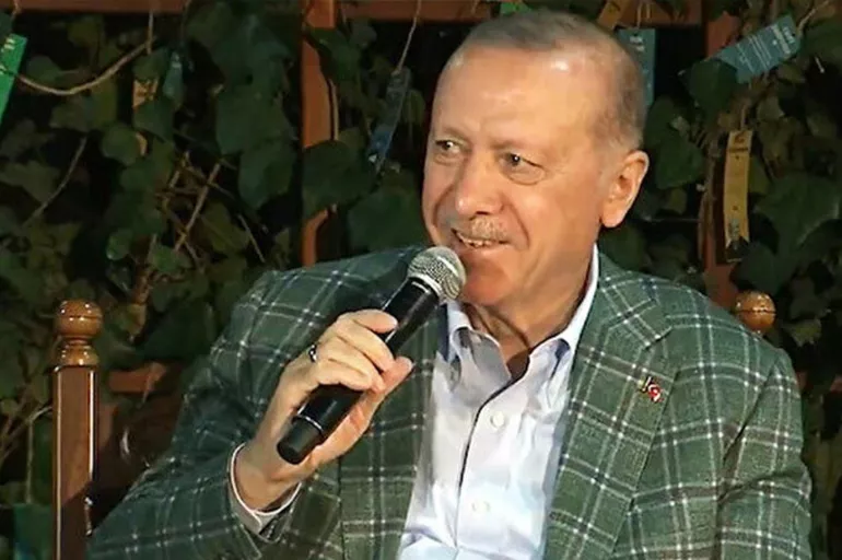 Cumhurbaşkanı Erdoğan, gençlere 'şiir gibi yaşayın' tavsiyesinde bulundu!