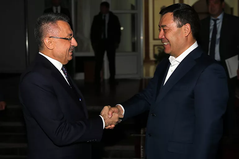 Cumhurbaşkanı Yardımcısı Oktay, Kırgızistan Cumhurbaşkanı ile görüştü