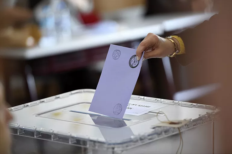 Erken seçim rüyası gören CHP'nin umudu seçim anketleri