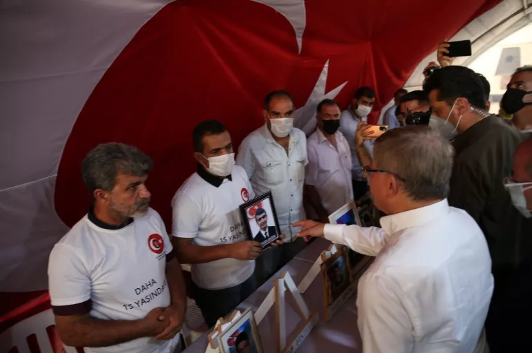 Evlat nöbetindeki acılı babadan Ahmet Davutoğlu'na HDP tepkisi