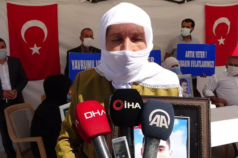 Evlat nöbetindeki annenin isyanı: Selahattin Demirtaş inşallah hapisten çıkmaz
