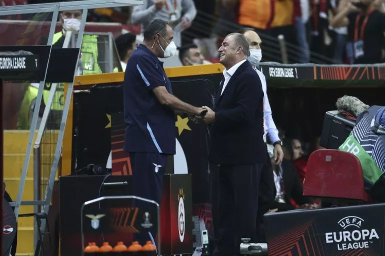 Galatasaray-Lazio maçına damga vuran Sarri, Fatih Terim'e yaptığı hareketle gündem oldu!