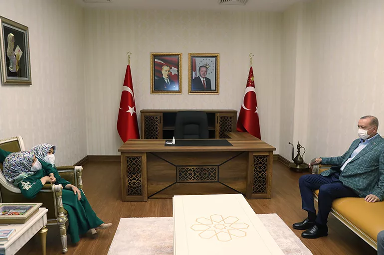 Cumhurbaşkanı Erdoğan Kahramanmaraşlı siyam ikizleriyle bir araya geldi