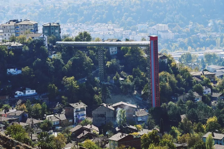Karabük'te 3 mahalle, kule asansörle birbirine bağlandı
