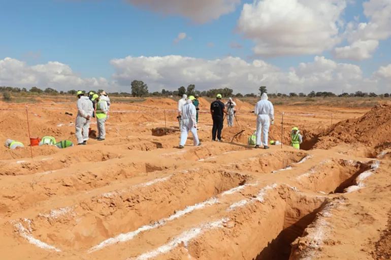Libya'da Hafter'den kurtarılan Terhune kentinde toplu mezarlar bulundu