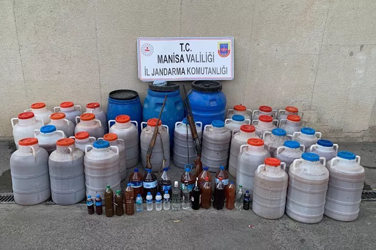 Manisa'da 1602 litre sahte içki ele geçirildi