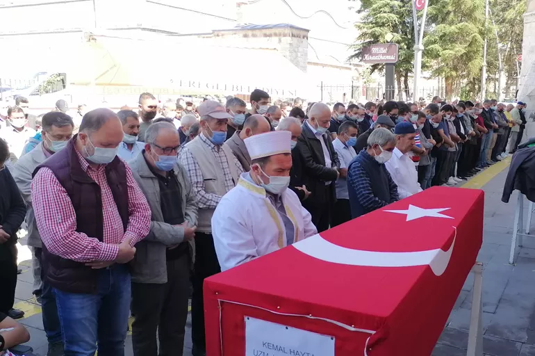 Trafik kazasında hayatını kaybeden uzman çavuşun cenazesi Konya'da defnedildi