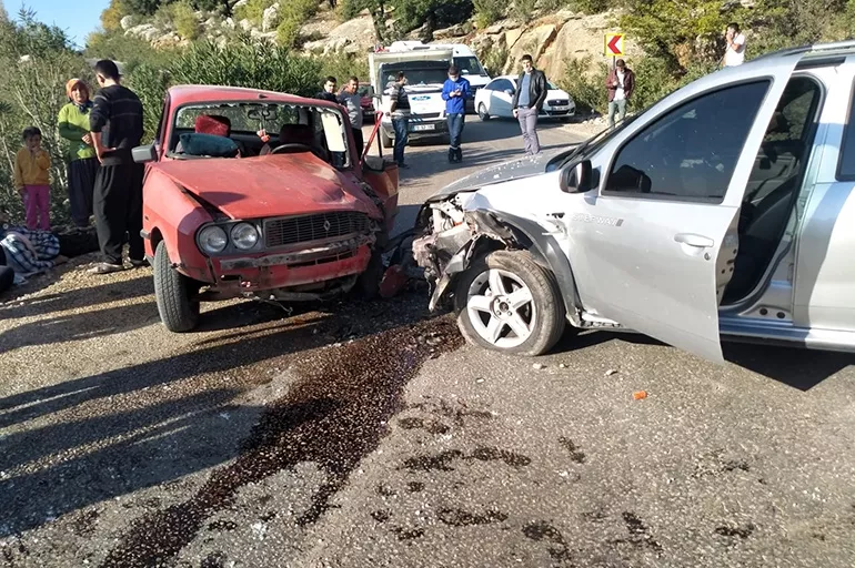 Adana'da korkunç kaza! Çok sayıda yaralı bulunuyor