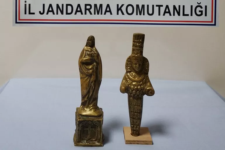 Antalya'da tarihi eser operasyonu: 2 altın heykel ele geçirildi