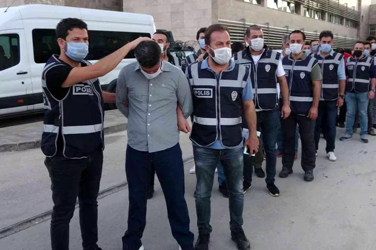 Antalya'da yapılan tefecilik operasyonunda 14 kişi yakalandı