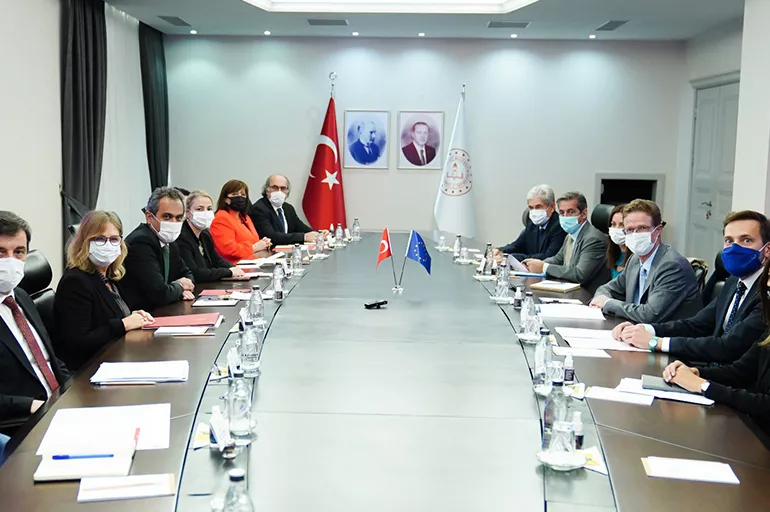 Bakan Özer, AB Türkiye Delegasyonu Başkanı ile görüştü