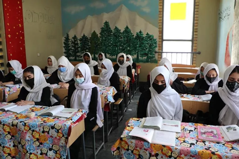 BM: Taliban tüm kızların okula gitmesine izin verecek