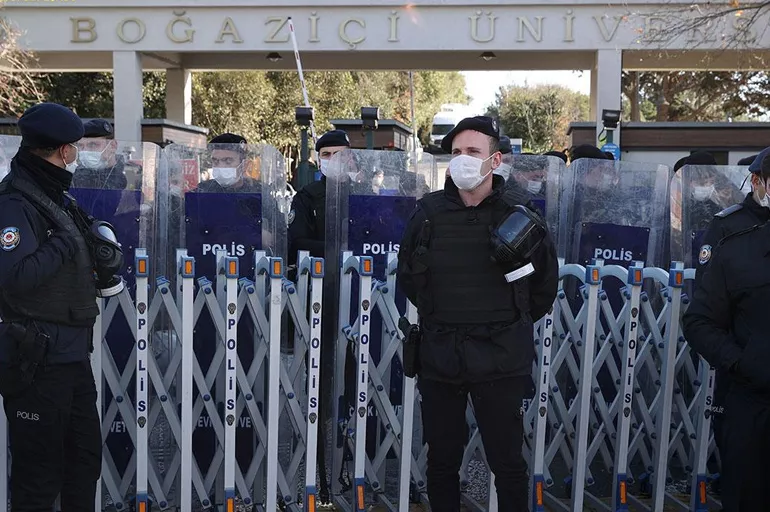 Boğaziçi Üniversitesi'nde izinsiz gösteri: 45 gözaltı