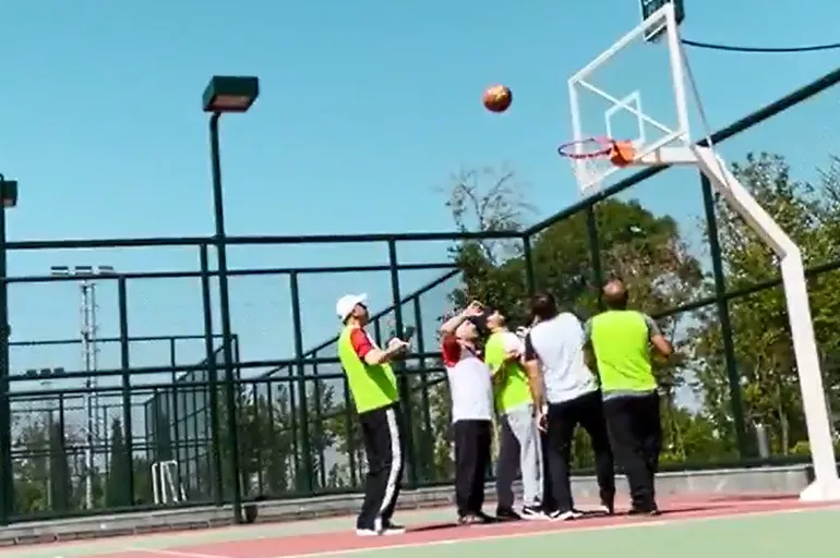 Cumhurbaşkanı Erdoğan bakanlarla basket oynadı! Forma numarasındaki detay dikkat çekti!