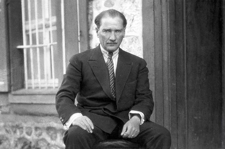 Cumhuriyet filminde Atatürk'ü kim canlandıracak?