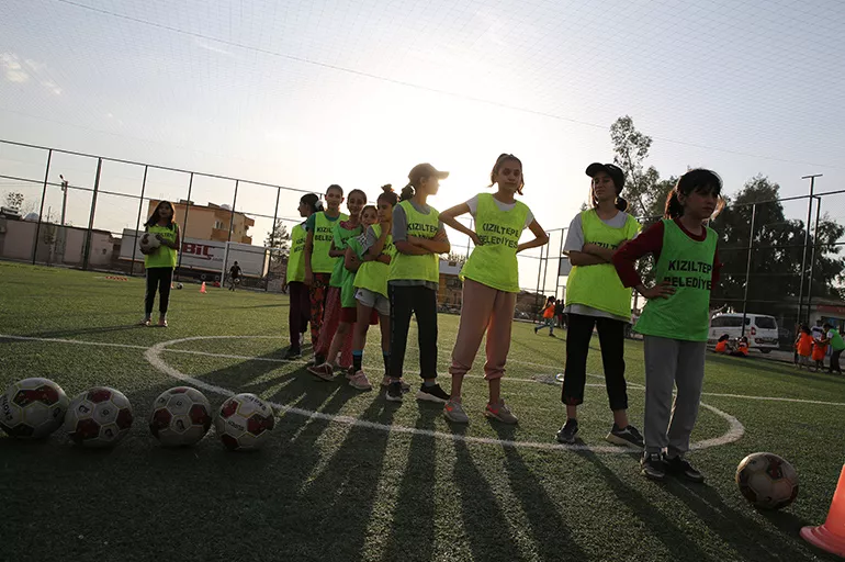 En büyük destekçileri anneleri... İşte Mardin'in futbolcu kızları