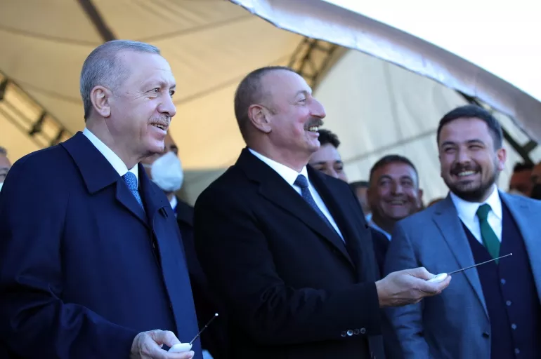 Erdoğan için Azerbaycan'da resmi karşılama töreni