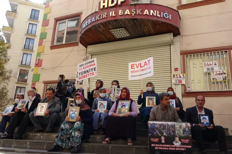 Evlat hasreti çeken aileler isyan etti: İmamoğlu PKK'nın yanında