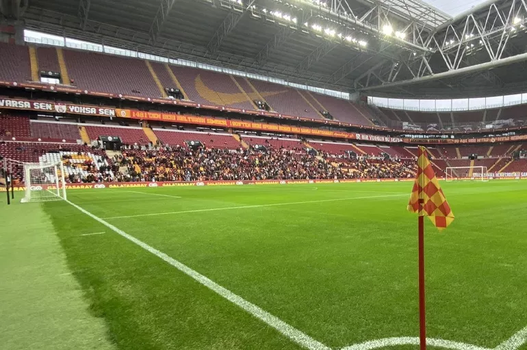Galatasaray'dan derbi öncesi taraftara açık antrenman