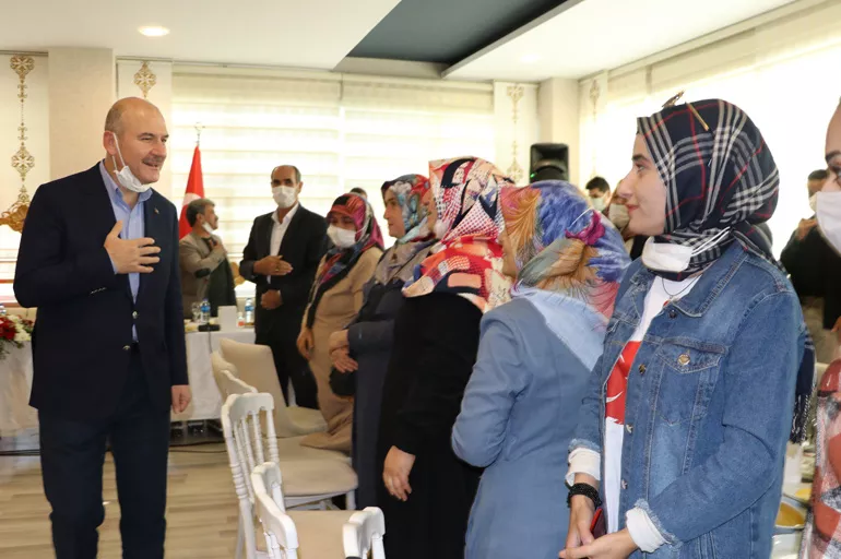 İçişleri Bakanı Soylu, Diyarbakır anneleri ile buluştu