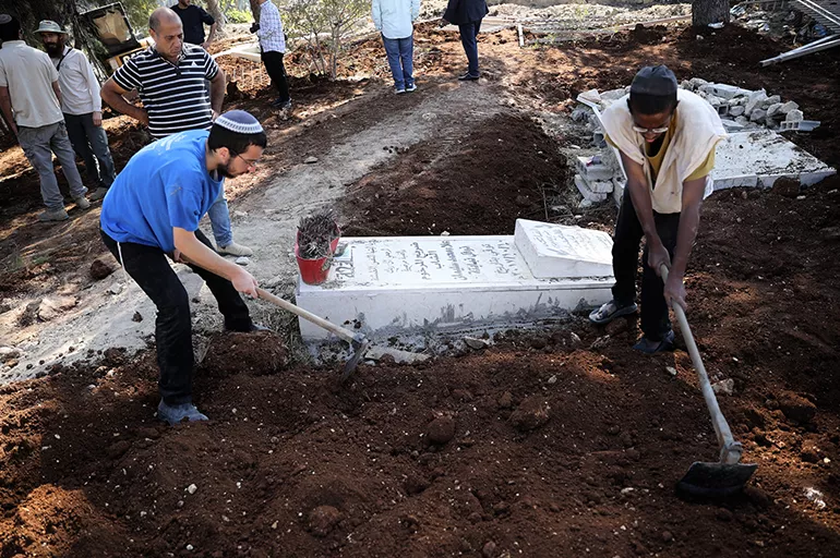 İşgalci İsrail yönetimi Müslüman mezarlığını yerle bir etti