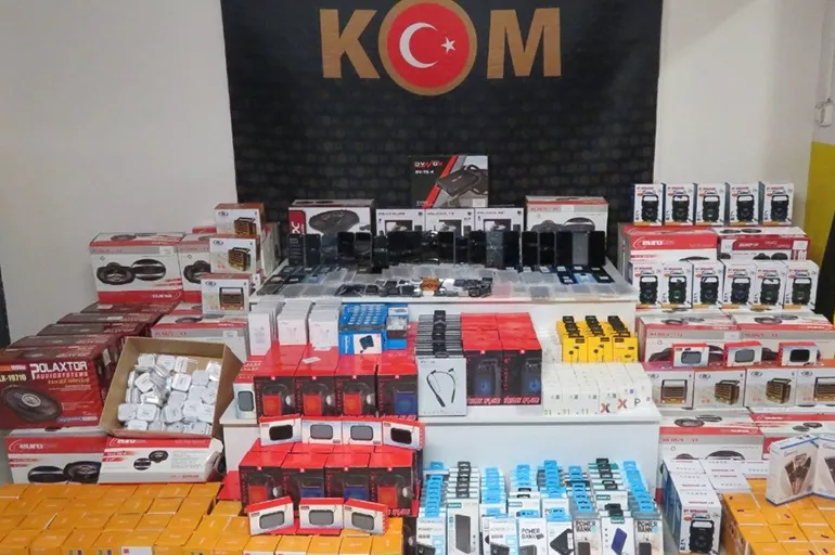İstanbul'da kaçak elektronik eşya operasyonu