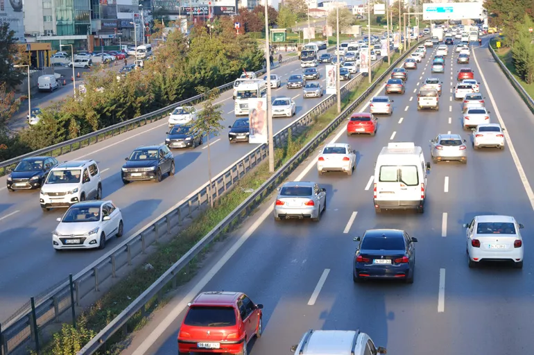 İstanbul'da trafik yoğunluğu yüzde 60'lara çıktı!
