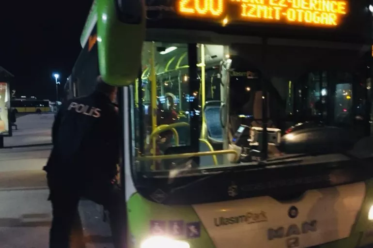 Koronavirüs hastası otobüsten inmeyi reddetti devreye polis girdi