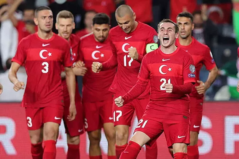 Letonya-Türkiye maçının ilk 11'leri