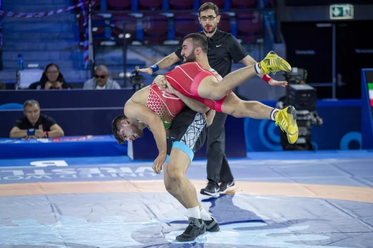 Milli güreşçi Burhan Akbudak, Dünya Şampiyonası'nda finale yükseldi