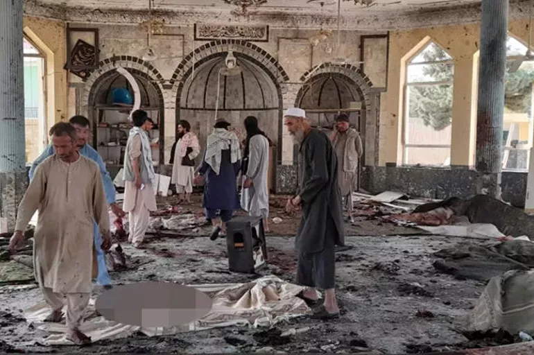 Afganistan'da camiye bombalı saldırı düzenlendi! Ölü ve yaralı sayısı 100'ü geçti