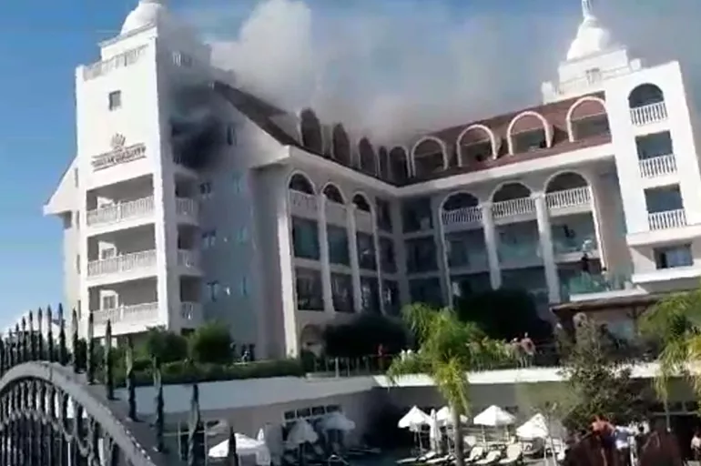 Son dakika: Antalya, Manavgat'taki 5 yıldızlı otelde yangın çıktı