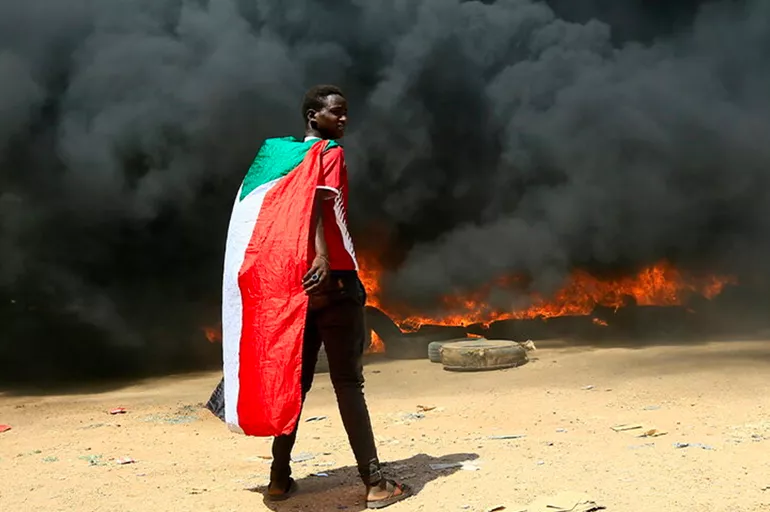 Sudan'da binlerce kişi darbeye karşı sokaklara indi