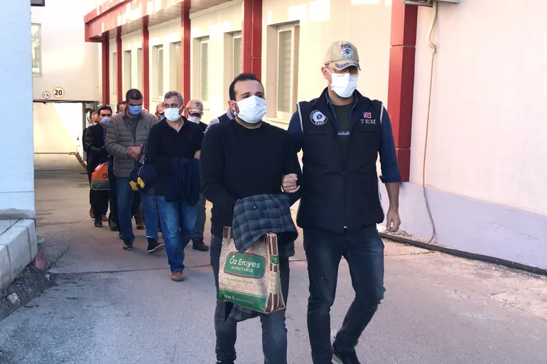 Adana'da FETÖ operasyonu: Tutuklamalar var