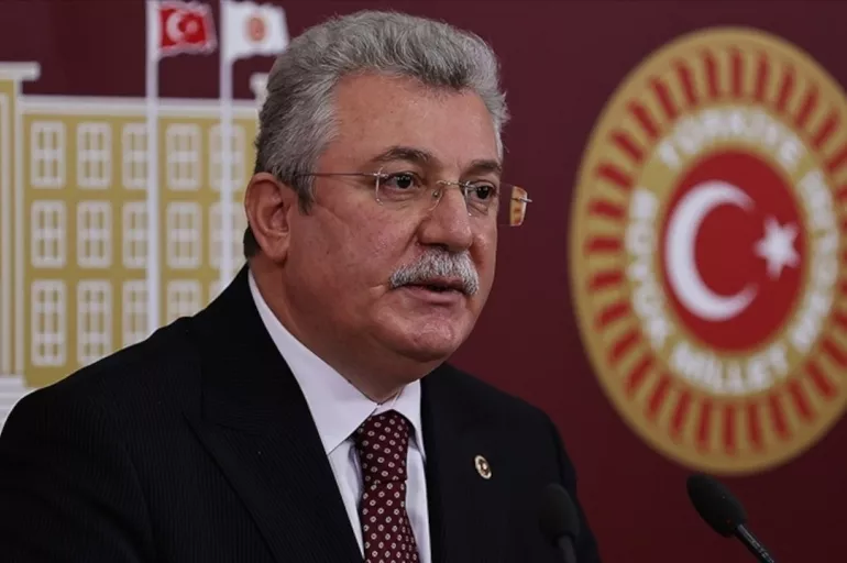 AK Parti Grup Başkanvekili Muhammet Emin Akbaşoğlu Faik Öztrak'a tepki gösterdi