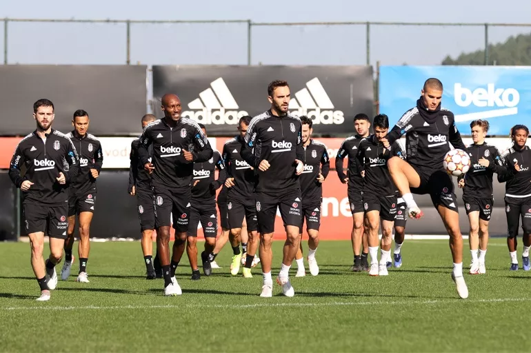 Beşiktaş'ın Ajax maçı kamp kadrosu açıklandı! Yıldız oyuncu kadroda yok