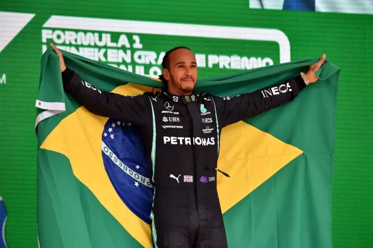 Brezilya GP şampiyonu Mercedes pilotu Lewis Hamilton